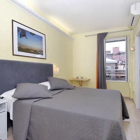 Daplace - Hqh Colosseo בית הארחה רומא