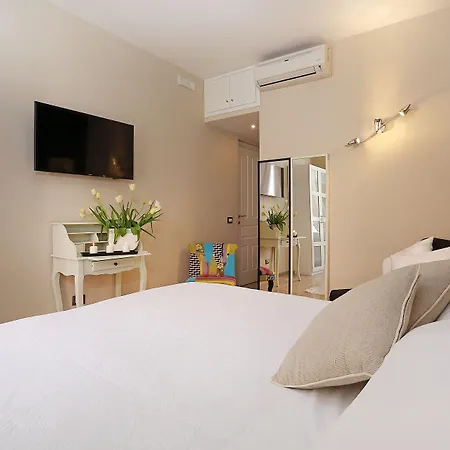 Daplace - Hqh Colosseo בית הארחה 4*